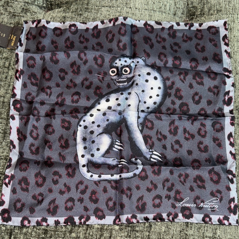 Louis Vuitton Chapman collection Black and Gray Leopard scarf